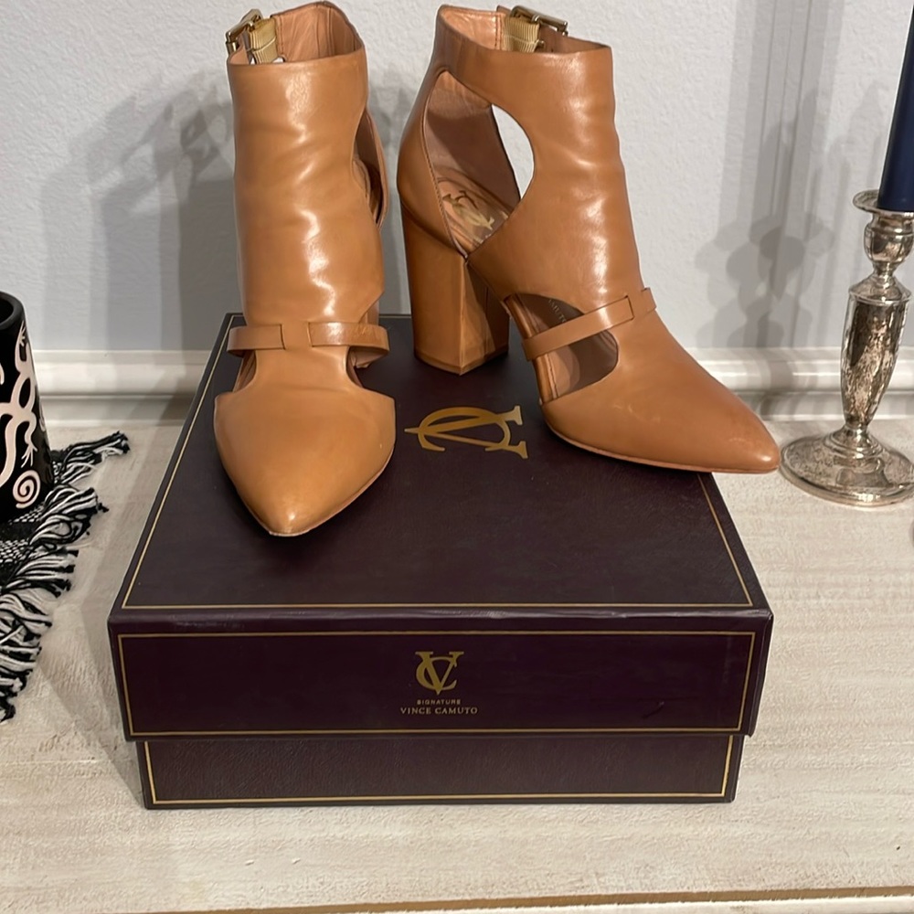 Vince Camuto Velmah Pointy Toe Bootie in Camel Size 8.